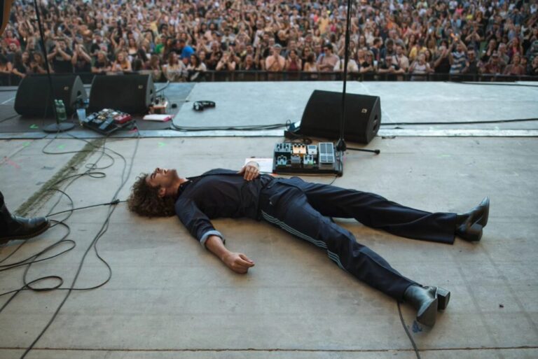 Sarria versiona a Queen y estrena su primer sencillo en inglés como productor