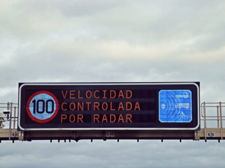 La DGT activa 17 nuevos radares para reducir accidentes