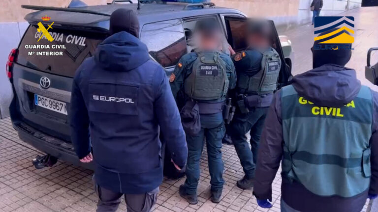 La Guardia Civil detiene a tres personas por presunto terrorismo yihadista con apoyo de EUROPOL