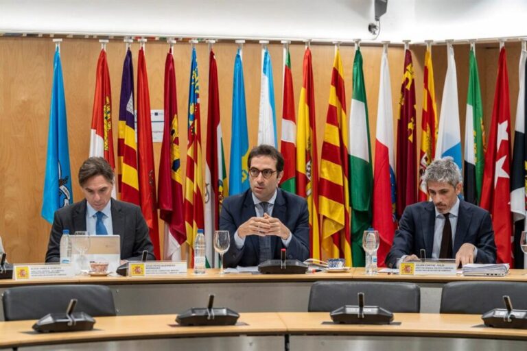 España coordina con las Comunidades Autónomas su respuesta al aumento de aranceles de EE. UU.