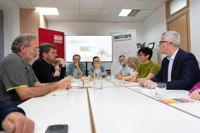 El Gobierno insta a frenar el auge de los pisos turísticos ilegales y proteger el derecho a la vivienda