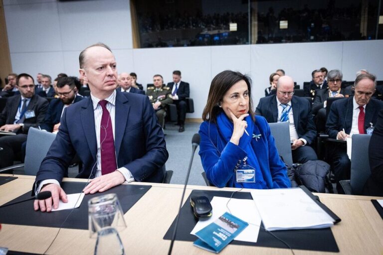 Margarita Robles reafirma el compromiso firme de España con Ucrania y la seguridad europea