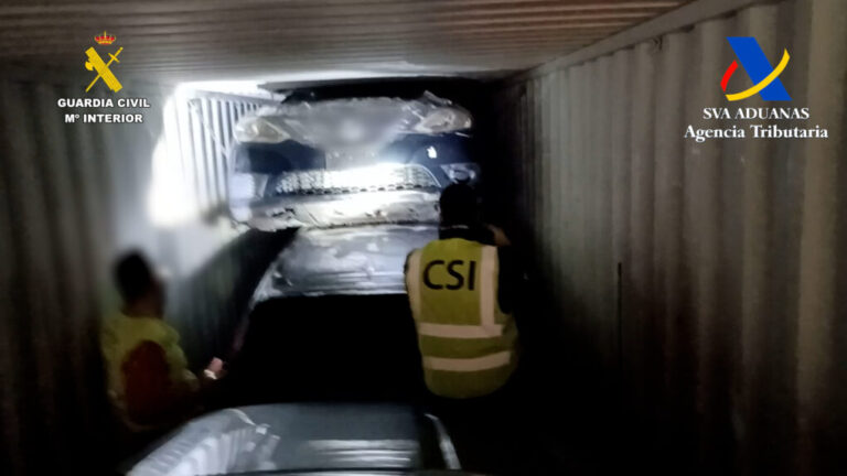 coches de lujo robados, vehículos robados Valencia, puerto de Valencia, Guardia Civil, Agencia Tributaria, CSI Container Security Initiative, tráfico de vehículos, coches robados Estados Unidos, contenedores puerto, robo coches alta gama