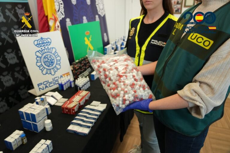 La Guardia Civil y la Policía Nacional incautan 200.000 euros y miles de dosis de anabolizantes en Málaga