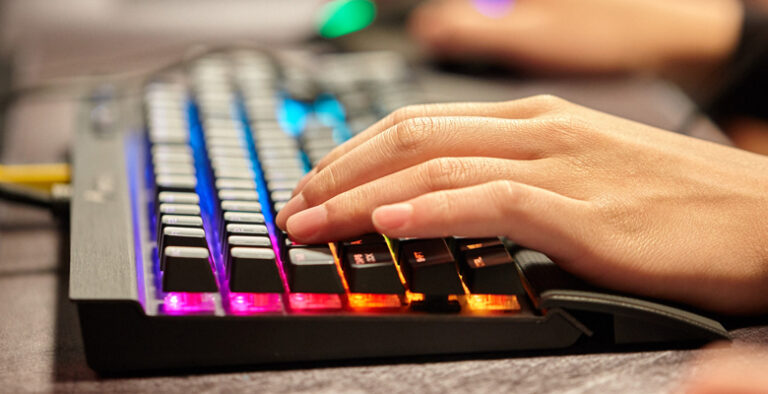 Los 10 Mejores Teclados RGB de 2025 para Gaming y Uso Profesional: Potencia, Estilo y Precisión