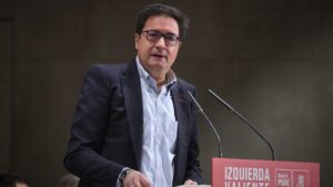 Óscar López acusa a Feijóo y Ayuso de blanquear la ultraderecha y promover la decadencia moral