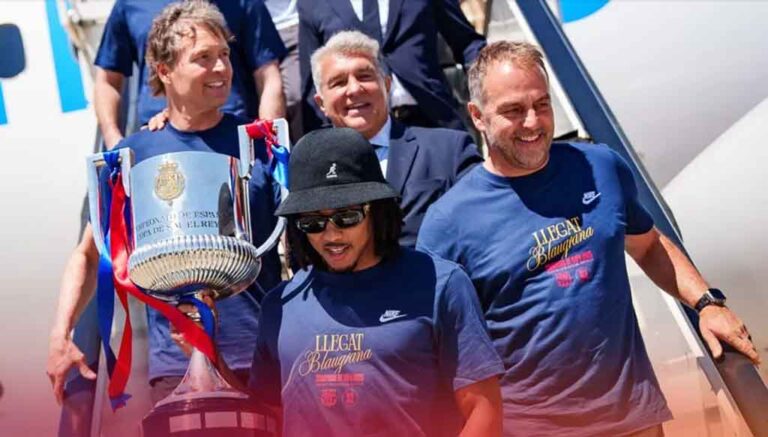 El FC Barcelona aterriza en la ciudad tras proclamarse campeón de la Copa del Rey