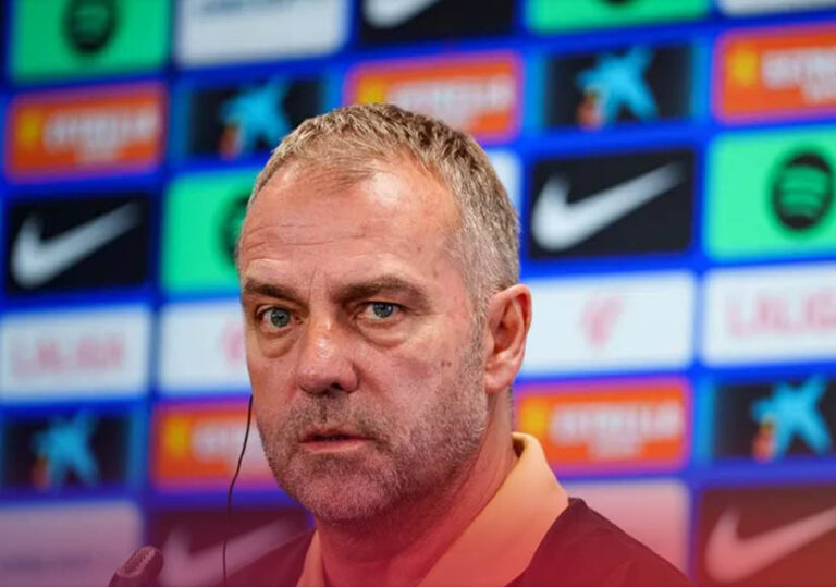 Flick no se relaja: “Solo quedan ocho partidos y tenemos que ir a por todas”