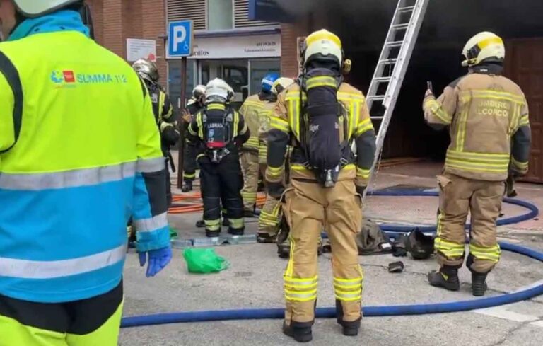 Tragedia en Alcorcón: dos bomberos muertos y varios heridos por la explosión de un coche eléctrico en un garaje
