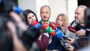 El PSOE activa una ronda de contactos con sindicatos frente a los aranceles de EE.UU. y acusa al PP de ambigüedad