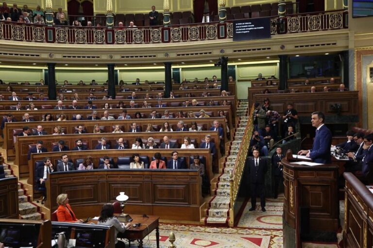 Crisis eléctrica: Sánchez garantiza una investigación exhaustiva y niega relación con las renovables