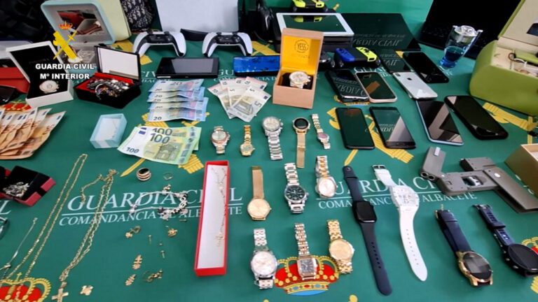 Desarticulada una banda que cometió más de 100 robos en viviendas mediante el método del bumping