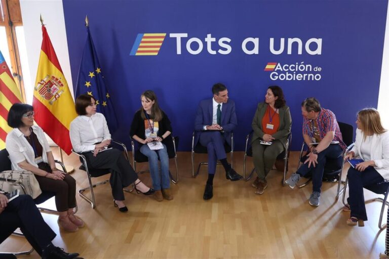 Pedro Sánchez se reúne en Valencia con víctimas de la DANA y anuncia un plan integral de prevención de inundaciones