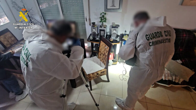 Orihuela Costa: un joven en la UCI tras recibir un disparo en la cabeza; hay dos detenidos