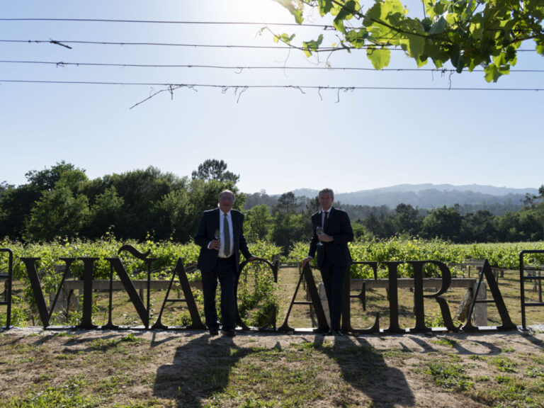 Carlos Moro inaugura Viña Caeira, su primera bodega en la D.O. Rías Baixas, ubicada en Salvaterra de Miño