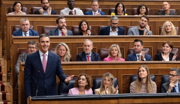 Sánchez acusa a Feijóo de un liderazgo averiado y critica el congreso del PP como estrategia de maquillaje
