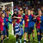 Fiesta azulgrana en Montjuïc: el Barça celebra Liga, Copa y Supercopa con su afición