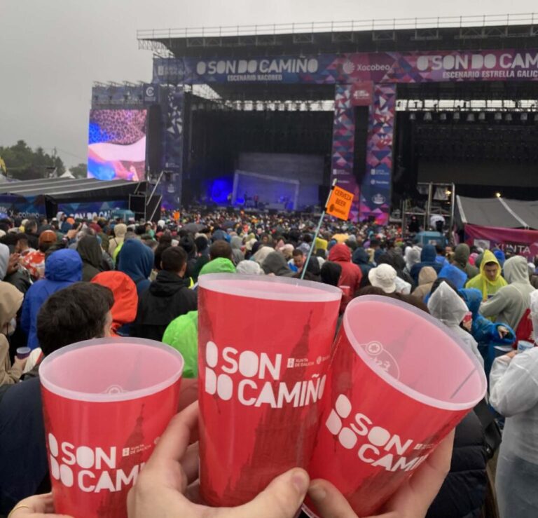 Franz Ferdinand, Bryan Adams y Duki conquistan al público en una primera jornada inolvidable en O Son Do Camiño 2025