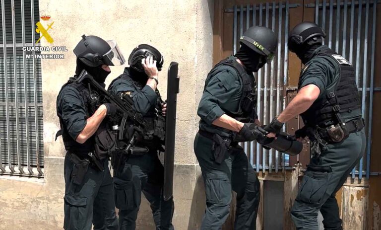 La Guardia Civil desarticula una trama de tráfico de armas vinculada al narcotráfico y al cultivo de marihuana