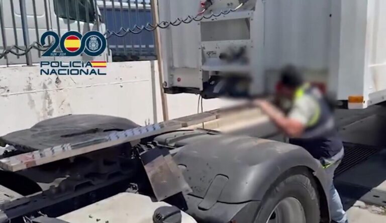 Desmantelado un grupo criminal en Málaga con 360 kilos de hachís ocultos en una caleta de camión