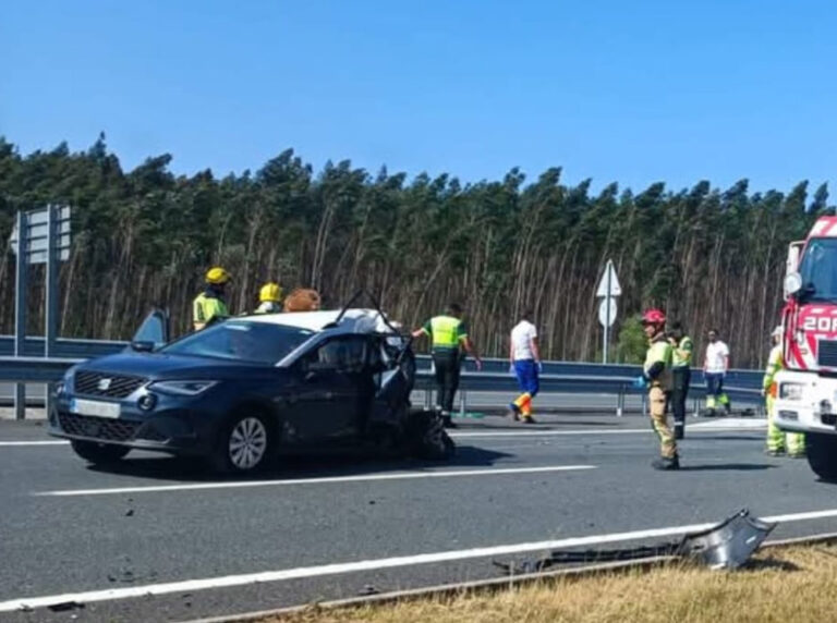 Grave siniestro en la autovía Santiago-Arzúa: fallece una persona y cinco resultan heridas