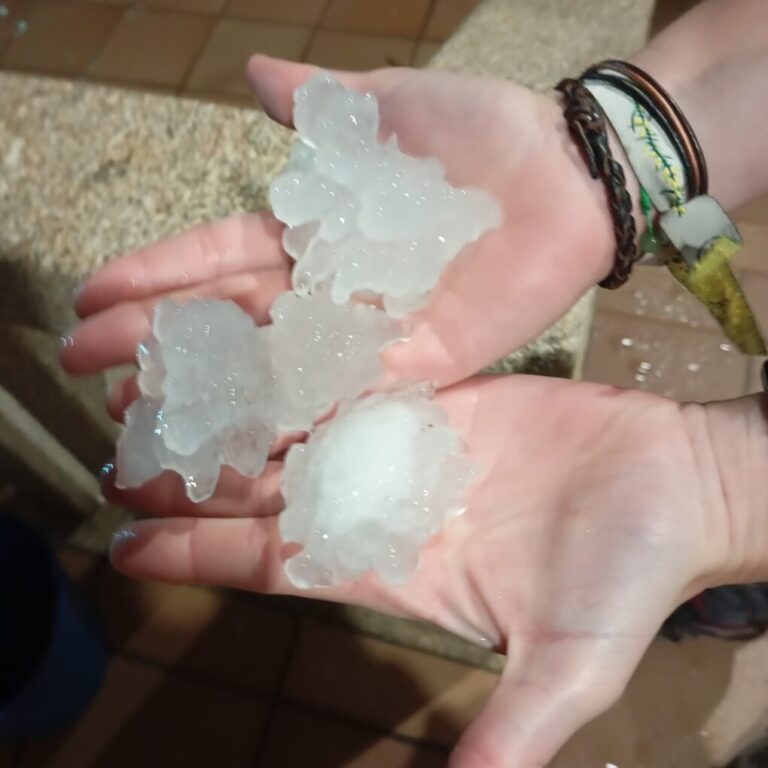Más de 3.000 rayos y granizo de 6 cm durante la intensa tormenta que sacudió el sur de Galicia