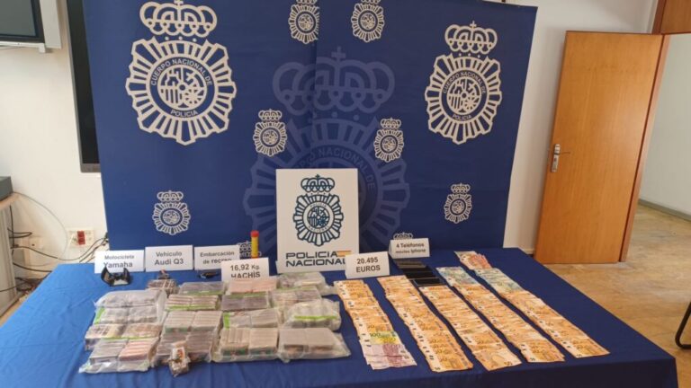 La Policía Nacional desmantela una red que usaba menores para pilotar embarcaciones con migrantes y hachís