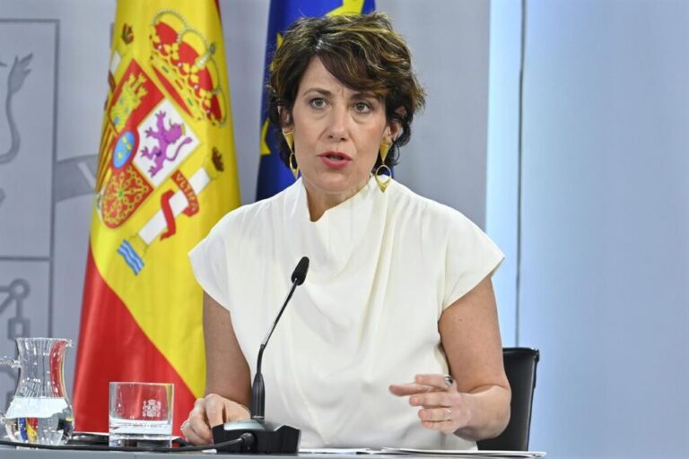 La ministra de Inclusión, Seguridad Social y Migraciones, Elma Saiz, en una fotografía de archivo. (Pool Moncloa)