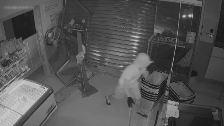 La Guardia Civil desmantela una banda que robaba en tiendas con alunizajes y mazas