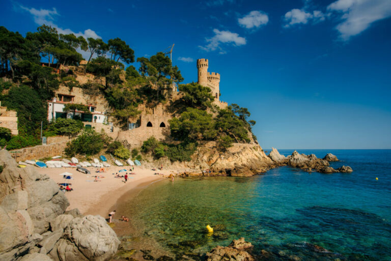 Playas urbanas o calas escondidas: Lloret de Mar, el paraíso costero para todos los gustos