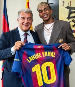 Lamine Yamal hereda el dorsal ‘10’ del FC Barcelona y renueva hasta 2031