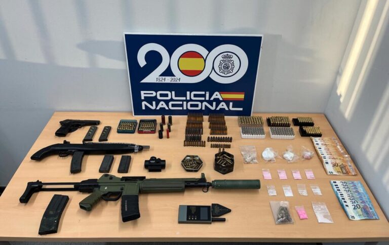 Detenidos en Terrassa con dos armas de guerra y una pistola vinculadas al narcotráfico