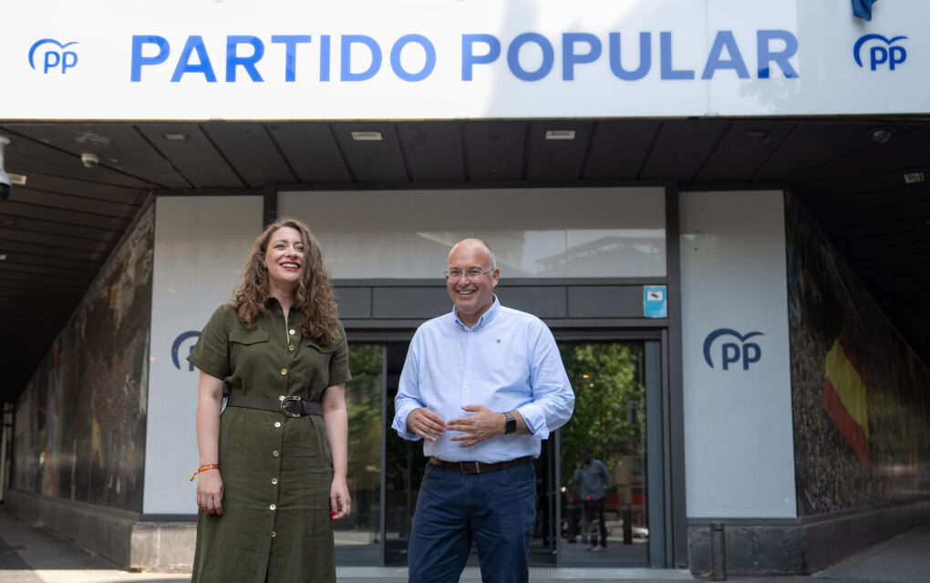 Tellado acusa a Sánchez de rodearse de condenados y procesados por corrupción