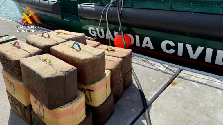 Interceptan 21 fardos de hachís en una persecución de seis horas en Cádiz