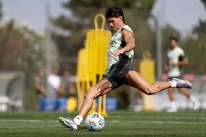 El Real Madrid continúa su preparación con una nueva sesión antes de medirse a Osasuna