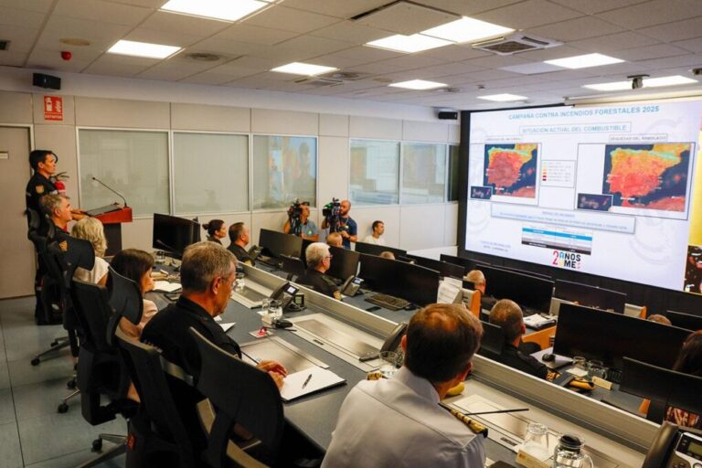 La ministra Robles ensalza a la UME: “Verlos llegar es saber que todo estará bien”