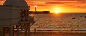 Descubre las joyas costeras de España: bahías y paseos marítimos con encanto