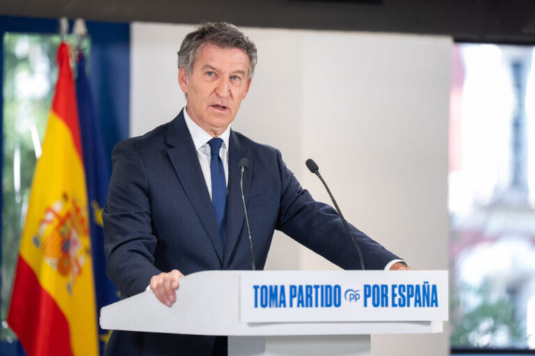 Feijóo carga contra el “bienio negro” de Sánchez y exige un cambio de Gobierno