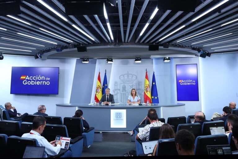 El Gobierno amplía las ayudas a los damnificados por incendios e inundaciones de este verano