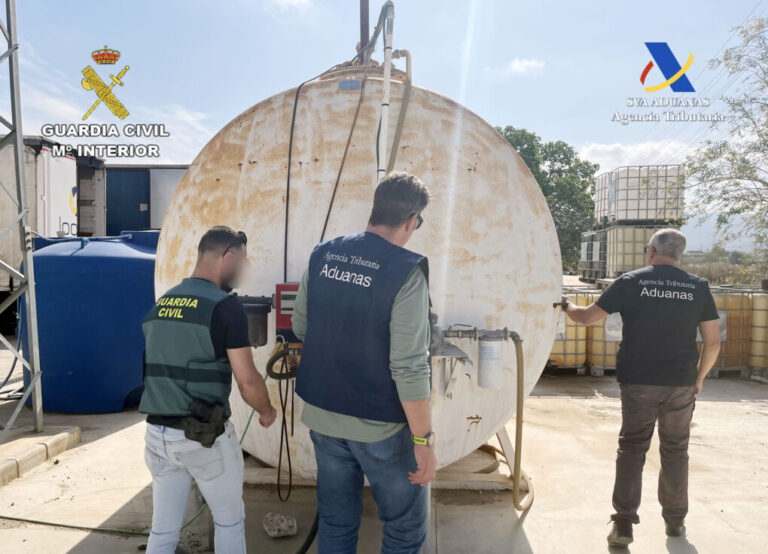 La Guardia Civil interviene 70.000 litros de gasóleo fraudulento en una macrooperación en Murcia y Valencia