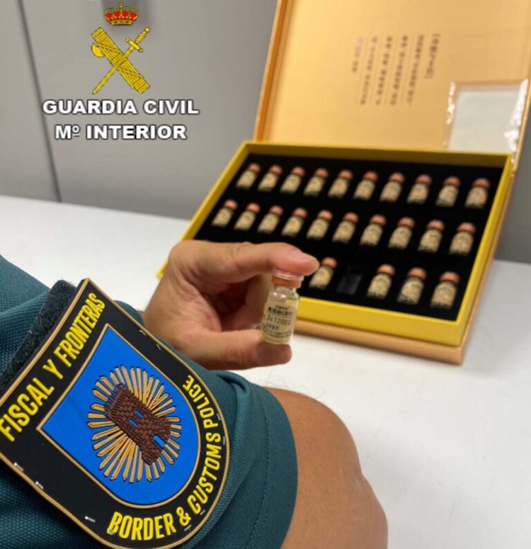 Interceptados 30 frascos de bilis de oso en Peinador: la Guardia Civil investiga a un ciudadano chino