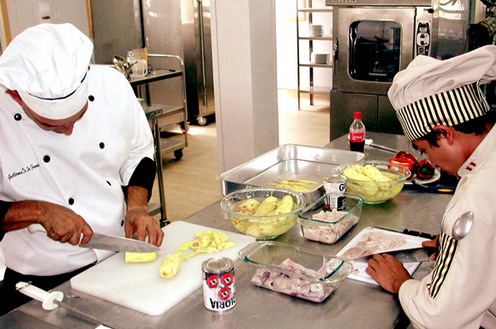 El paro sube en 21.905 personas en agosto pero se mantiene en su nivel más bajo desde 2007