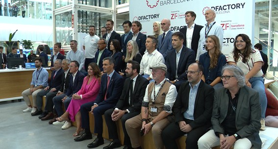 Sánchez conoce los proyectos innovadores de la BNEW 2025 en DFactory, epicentro de la industria 4.0