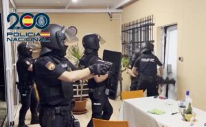 Intervenidas 1.500 plantas y 60 kilos de marihuana en una finca fortificada de Mogente vinculada al “Balkan Cartel”