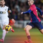 El Valencia de Corberán, con fichajes y cambios en todas sus líneas, visita al Barça de Flick