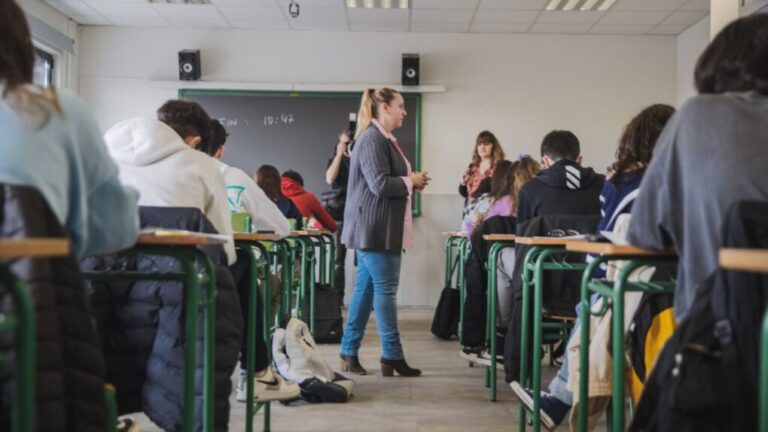 Educación plantea a los sindicatos reducir ratios y limitar horas lectivas para mejorar la atención al alumnado