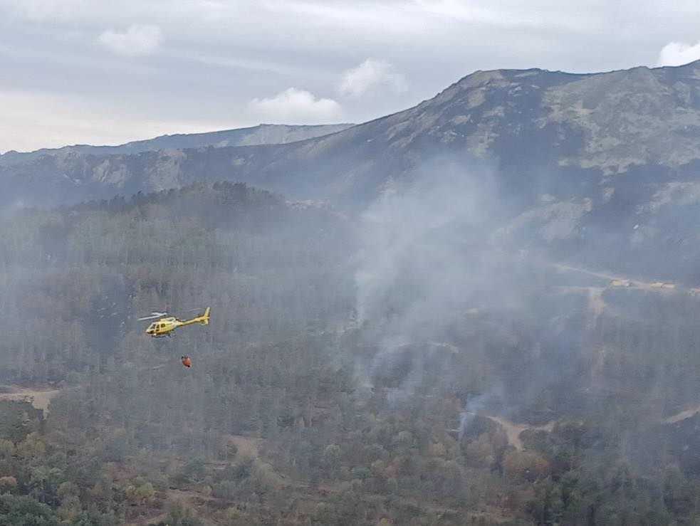 El incendio de Guadalajara llega a Segovia: nivel 2, mando unificado y 300 efectivos trabajando en la extinción