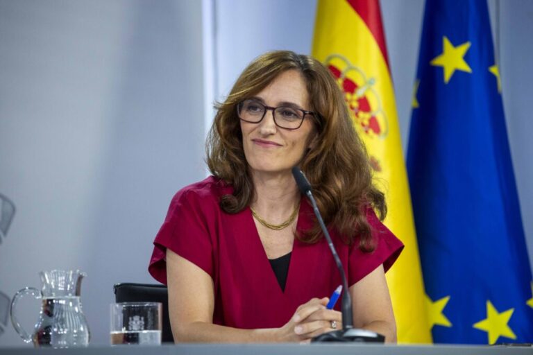 Ley Antitabaco 2025: así cambiarán los espacios públicos y la regulación de vapeadores y tabaco en España