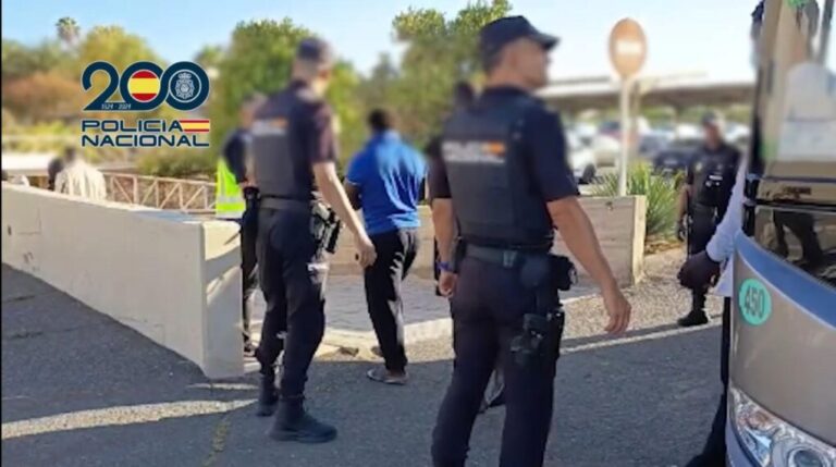 Detenidos 19 patrones de un cayuco en Gran Canaria por la desaparición de más de 50 migrantes