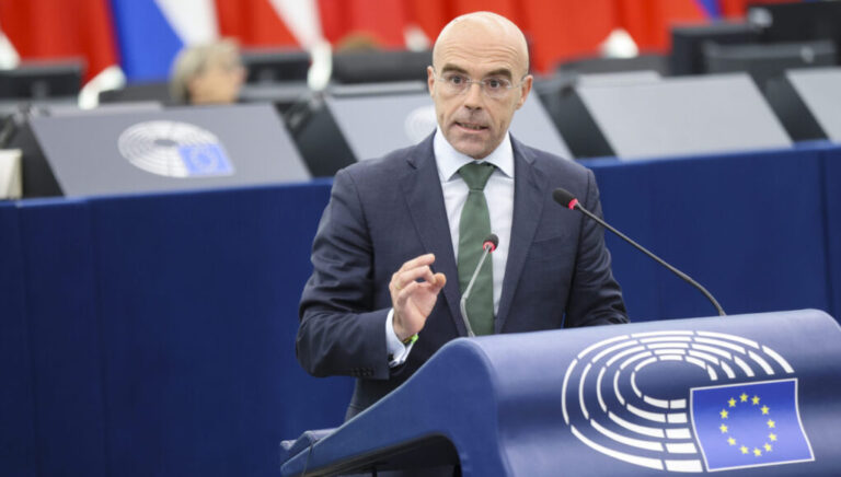 Buxadé denuncia en el Parlamento Europeo la “ruina industrial” provocada por las políticas del coche eléctrico